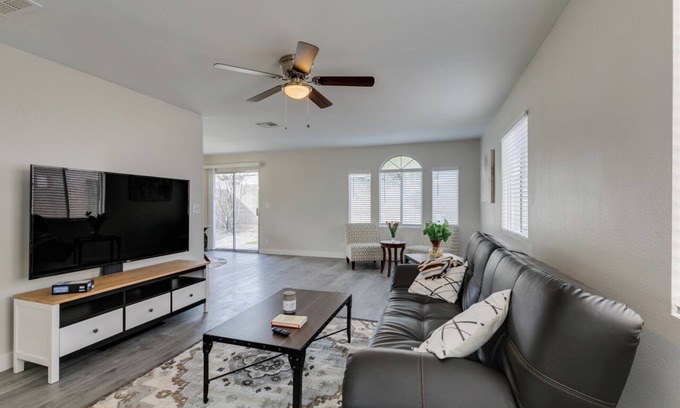 Las Vegas Casa | Charming 4-bedroom house with AC, WiFi in lovely Las Vegas