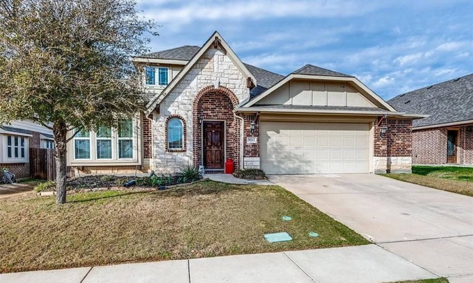 Little Elm Casa | Charming 4-bedroom house with Greenbelt views in Oak Point