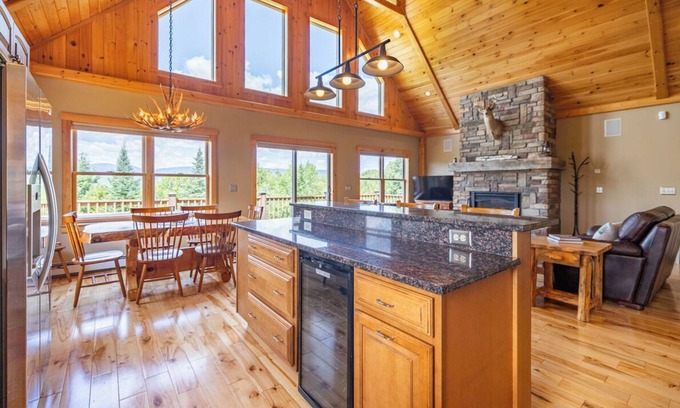 Bethel Cabina | Charming 4-Bedroom Home with Hot Tub, Game Room, and Stunning Mountain Views