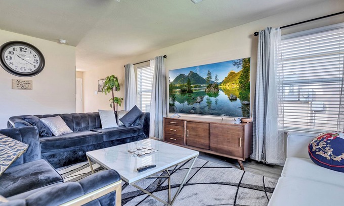 Houston Casa | Charming 4-bedroom house in peaceful Houston IAH with AC, WiFi