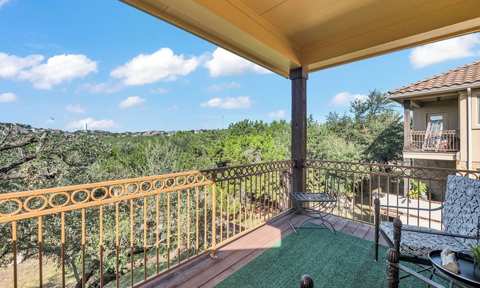 Cardinal Hills Casa | Charming 4-bedroom house in delightful LakeWay with AC