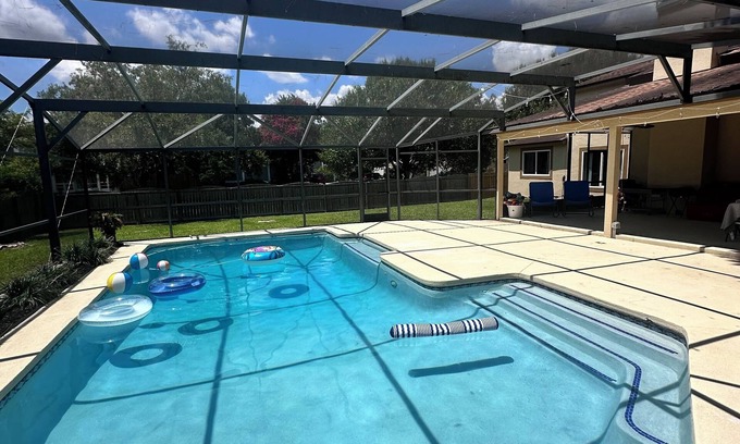 Orlando Casa | Charming 4-bedroom house with Pool and Fireplace in Orlando