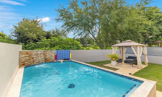 Tierras Nuevas Saliente Casa | Expectacular propiedad de 4 habitaciones, piscina privada para hasta 10 personas