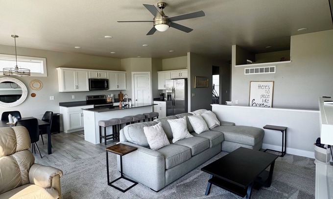 Ankeny Casa | Charming 4-bedroom house in Ankeny with AC