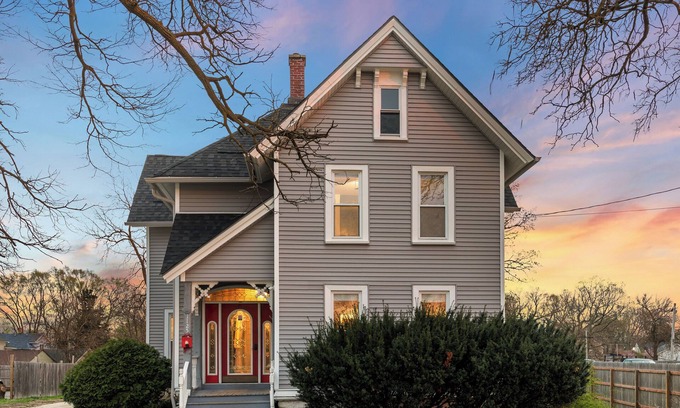 Aurora Casa | Charming 4-bedroom house with AC, WiFi in marvelous Aurora