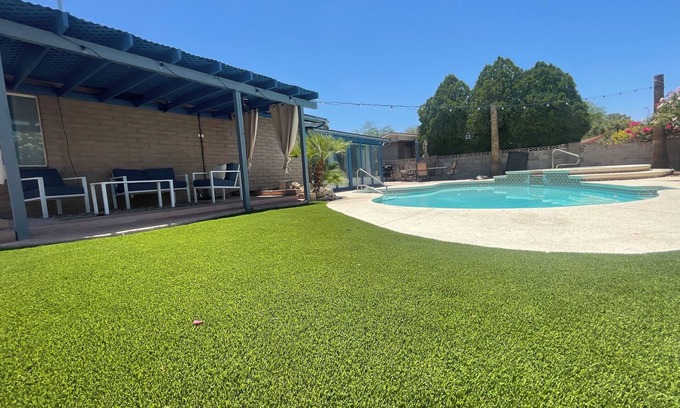 Groves Lincoln Park Casa | Charming 4-bedroom house with private pool