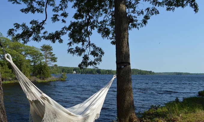 Havelock-Belmont-Methuen Casa | Charming, 4-Bedroom, Island Getaway Cottage in a Private Cove