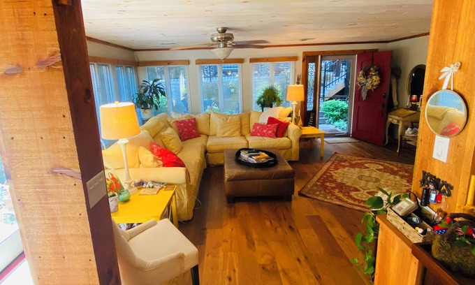 Cumming Casa | Charming 4-bedroom Lake House in Cumming, GA on Lake Lanier
