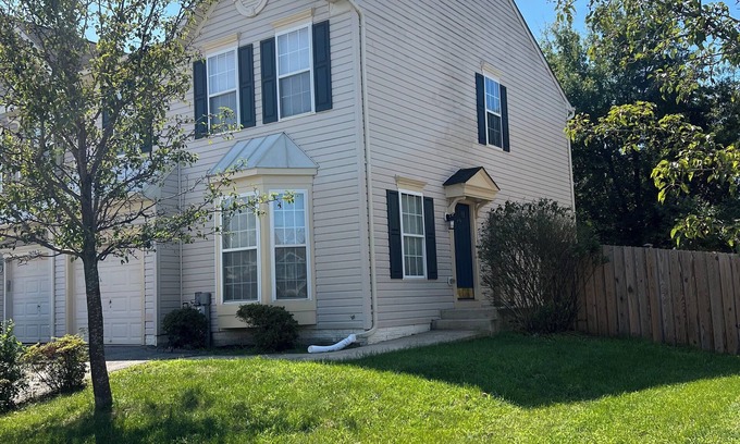 Odenton Casa | Charming 4-bedroom townhome with WiFi and AC in lovely Odenton.