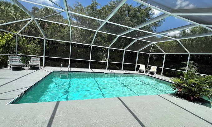 Lehigh Acres Casa | Charming 4-bedroom house with headed pool, AC, wifi and games. Fun for all!