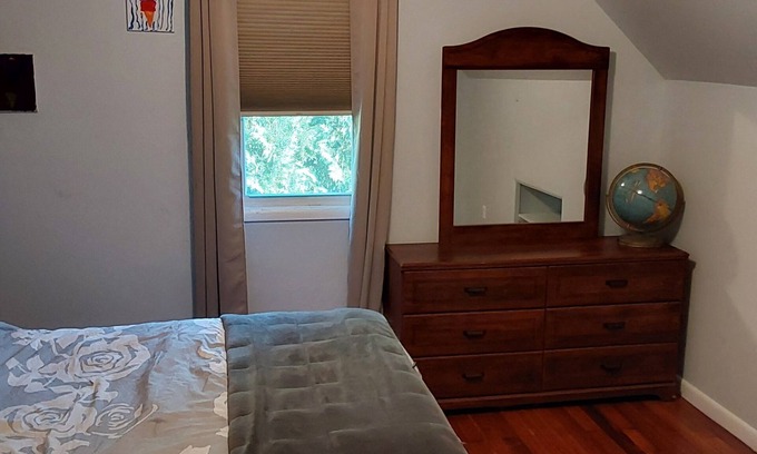 Pearl River Casa | Charming 4-bedroom house with AC and WiFi 30 minute drive to New York City