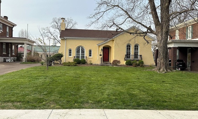 Russellville Casa | Charming 4-bedroom in Russellville Kentucky with Hot Tub