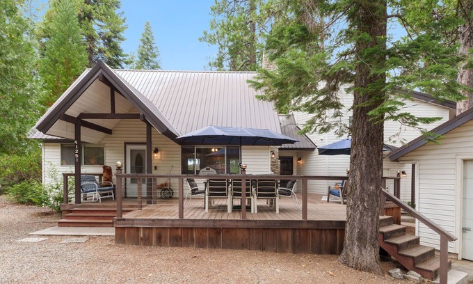 Shaver Lake Cabina | Charming 4-Bedroom Cabin Retreat in Shaver Lake
