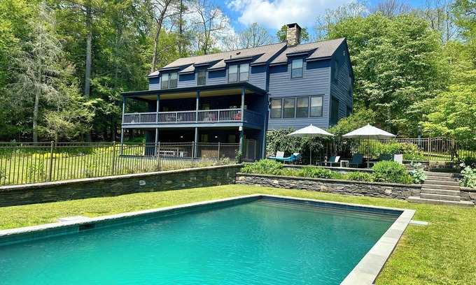 Stone Ridge Casa | Charming 4-bedroom Luxe farmhouse with pool and sauna