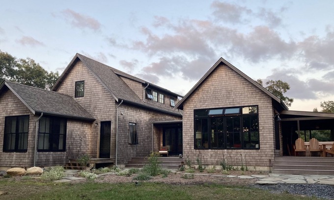 Vineyard Haven Casa | Charming 4-bedroom house in enchanting West Tisbury near Lambert’s Cove