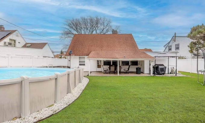 Levittown Villa | Charming 4-bedroom villa with Pool