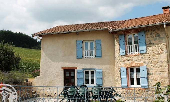 Saint-Romain-d'Urfe Cabaña | Casa Rural con Chimenea, WiFi & Jardín en Saint-Romain-d'Urfé