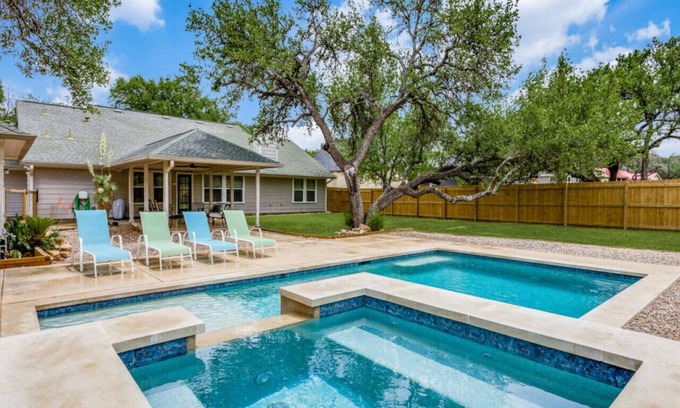 Johnson City Casa | Charming 4BDRM Home / Pool & Hot Tub / Near Wineries!