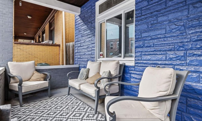 Perry North Casa | Charming 4bedroom home with AC WiFi in Pittsburgh close to Downtown and Stadium
