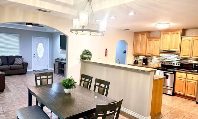 Eagle Pass Casa | Charming 4beds/2bath Entire Home