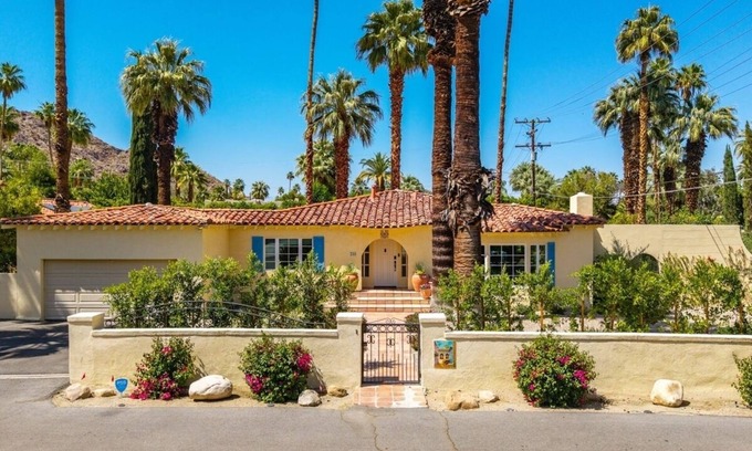 The Mesa Casa | Charming 4BR, 4BA, home in the Mesa. Lovely indoor and outdoor spaces!