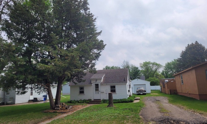 Benson Casa | Charming 4kingsize bed house in Benson with AC,WIFI,CableTV,Firepit,Washer/Dryer