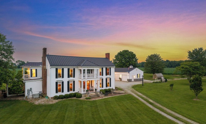 Bardstown Otro | Charming 5-bedroom farmhouse in Bardstown, close to Distilleries! Peaceful