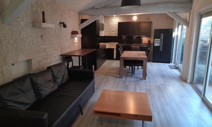 Croix Chapeau Casa | Charming 5-Bedroom House in Croix-Chapeau, La Rochelle, France