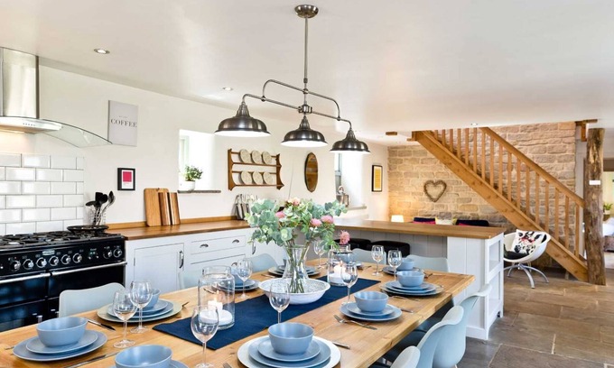 Monyash Casa | Charming 5 bedroom converted barn in Monyash, near to Bakewell.