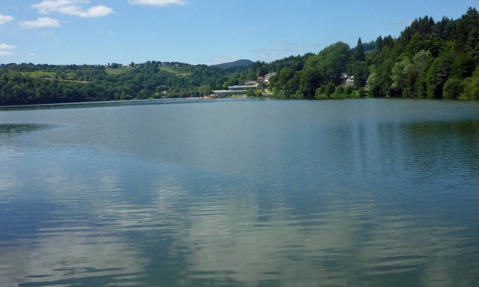 Aydat Villa | Impresionantes vistas del lago, Villa con un amplio jardín