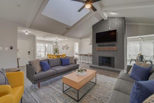 Plano Casa | Charming 5BD-3BA in the Heart of Plano -Sleeps 10