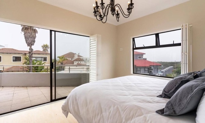 Big Bay Cabaña | Charming 6-bedroom cottage with WiFi, AC in beautiful Cape Town