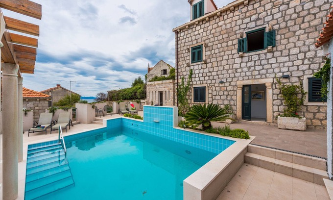 Lopud Island Villa | Encantadora villa de piedra de 6 dormitorios con piscina privada