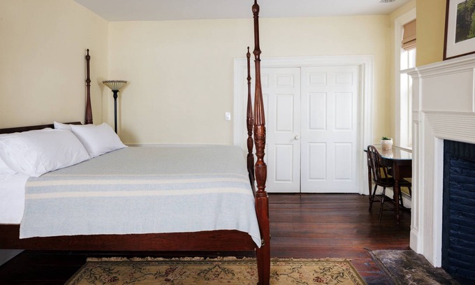 Stone Ridge Otro | Charming 6-bedroom Farmhouse estate in Upstate New York