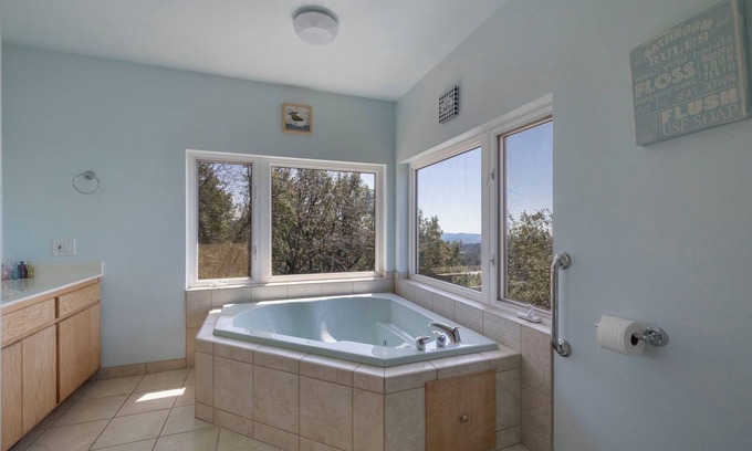 Twain Harte Cabina | Charming 6-bedroom cabin with stunning views!