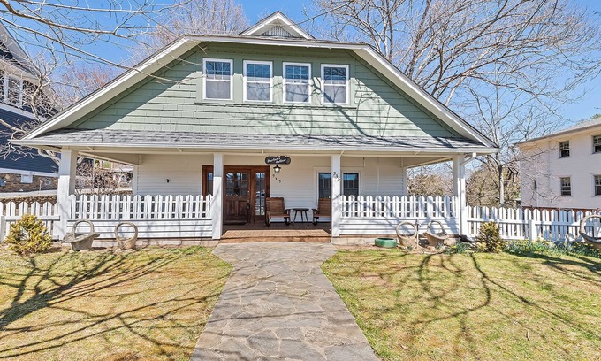Lake Junaluska Cabaña | Charming 7-bedroom cottage with WiFi, AC in serene Lake Junaluska