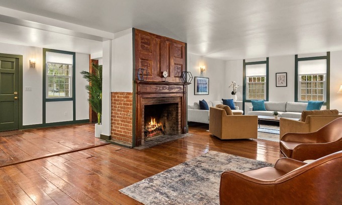 North Egremont Casa | Charming 7-BR 1800s Retreat 8-Min to Catamount