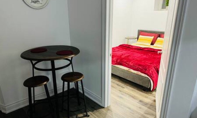 Brampton Casa | Charming 700 Sqft Retreat @Brampton