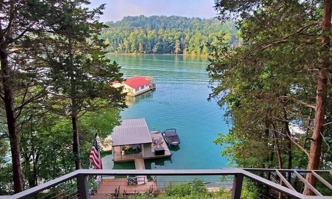 Flat Hollow Marina Casa | Encantador y acogedor A-Frame, a pocos pasos del lago principal de aguas profundas de Norris.