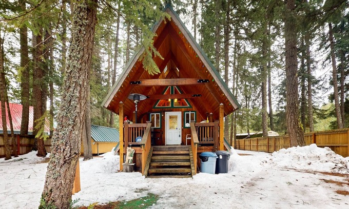 Easton Cabina | Encanto A-Frame con electrodomésticos modernos y un patio privado!