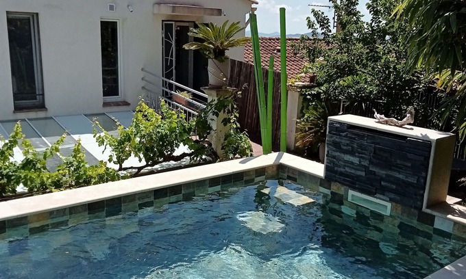 Carnoules Cama Y Desayuno | Charming accommodation with pool and spa