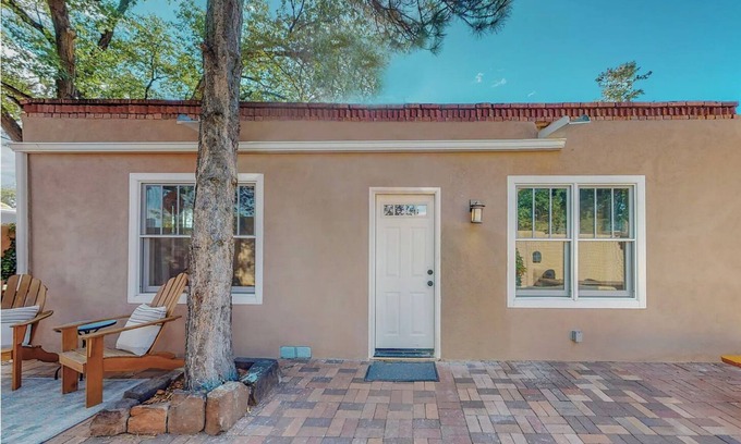 Santa Fe Casa | Charming adobe Territorial-style home
