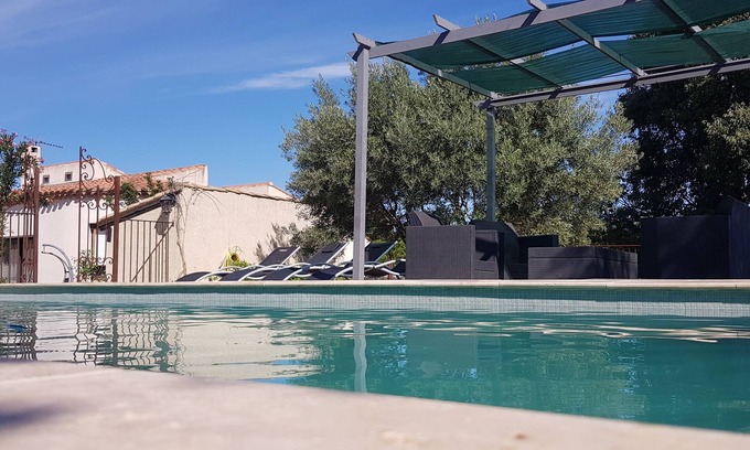 Montbazin Casa | Encantadora casa de campo con aire acondicionado, wifi y una gran piscina.