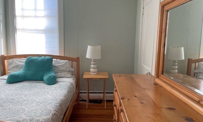 Munjoy Hill Apartamento | Charming, airy apt., steps from Eastern Promenade in lovely Portland with AC