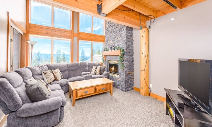 Snow Pine Estates Casa | Charming Alpine Retreat w/ Private Hot Tub