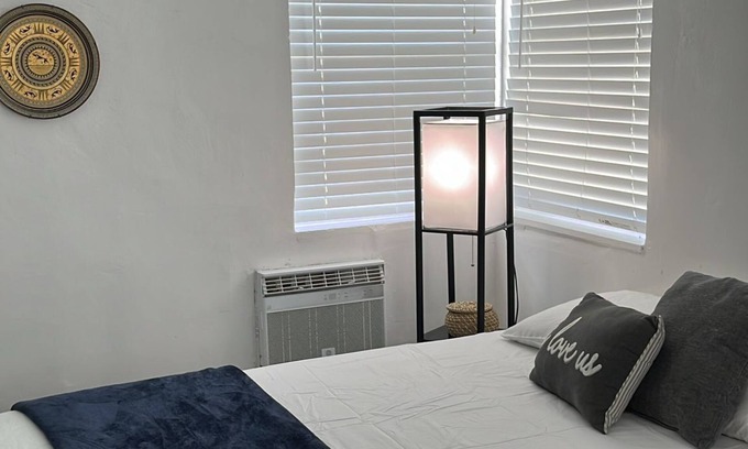 Parkside Apartamento | Charming and Comfortable Studio near the beach-A