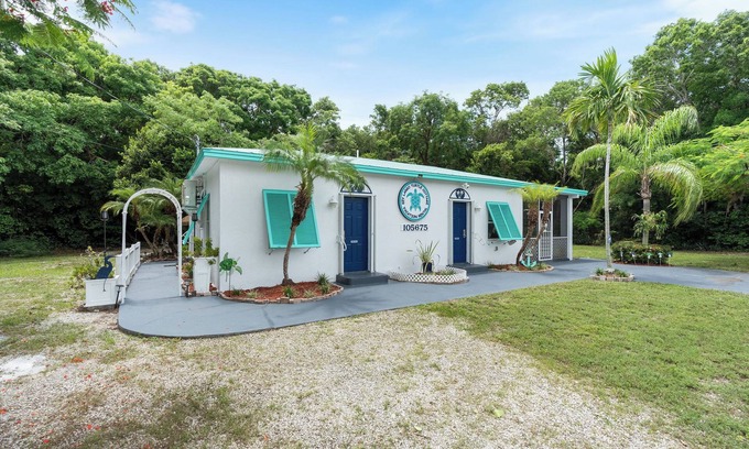 Key Largo Cabaña | Tropical 2BR Cottage in Key Largo- Steps from Adventures, Surrounded by Serenity
