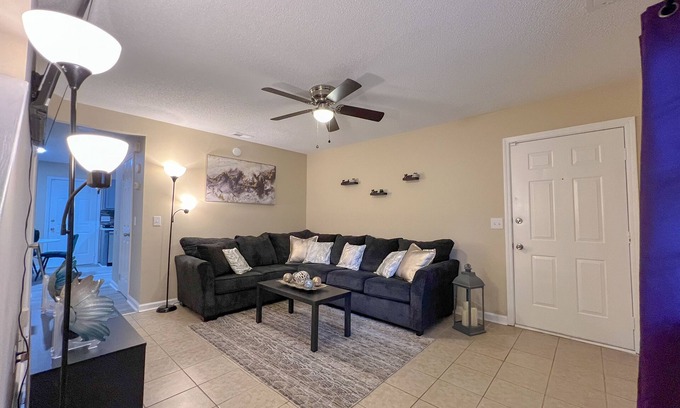 Columbia Apartamento | Charming and cozy 2 bedroom apartment minutes from Ft. Jackson and VA Hospital