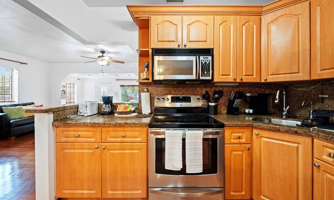Westchester Casa | Charming and cozy family home 3 Bedrooms for up to 6 guests