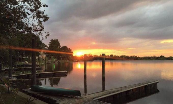 Madisonville Casa | Charming and Cozy lakefront townhome near historic Madisonville. Pet friendly!